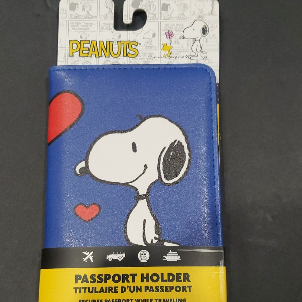 Peanuts Snoopy blue red heart print‎ passport holder brand new